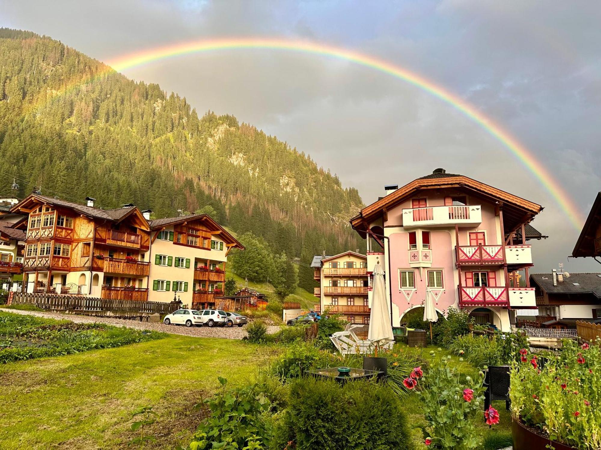 B&B Cèsa Planber Mountain View Canazei Extérieur photo