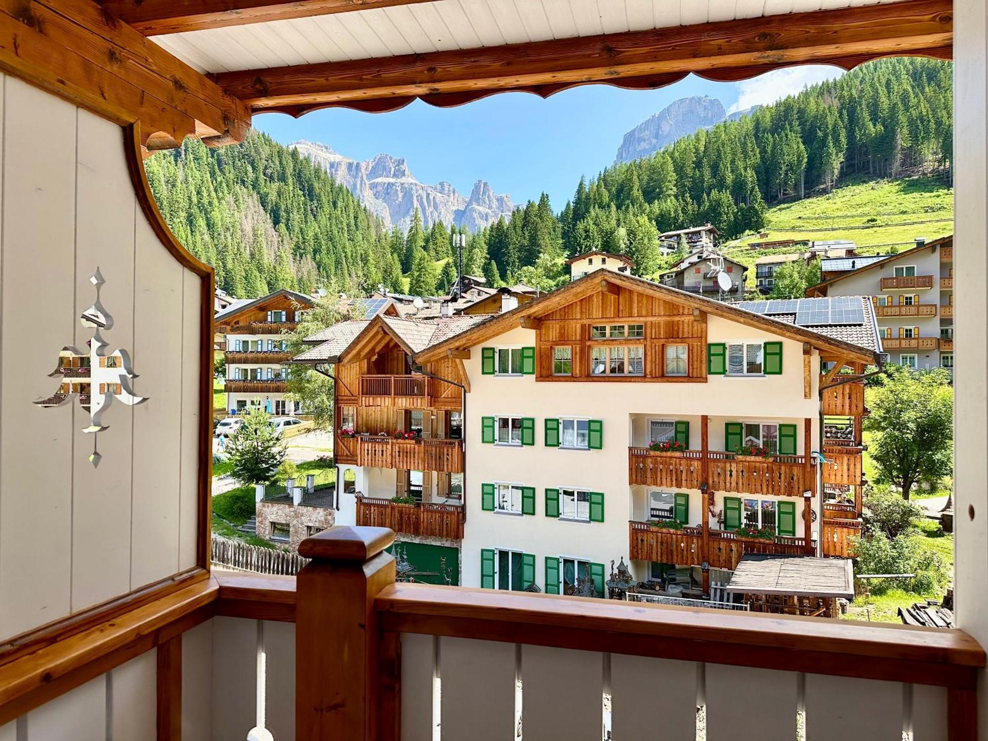B&B Cèsa Planber Mountain View Canazei Extérieur photo